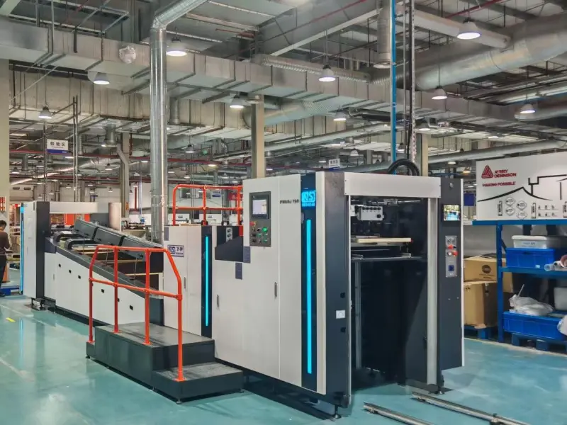 Mesin baru Bintang Baru FHSGJ-760 Penuh Automatik berkelajuan tinggi Mesin Varnish Penuh/titik telah dihantar kepada pelanggan Indonesia.